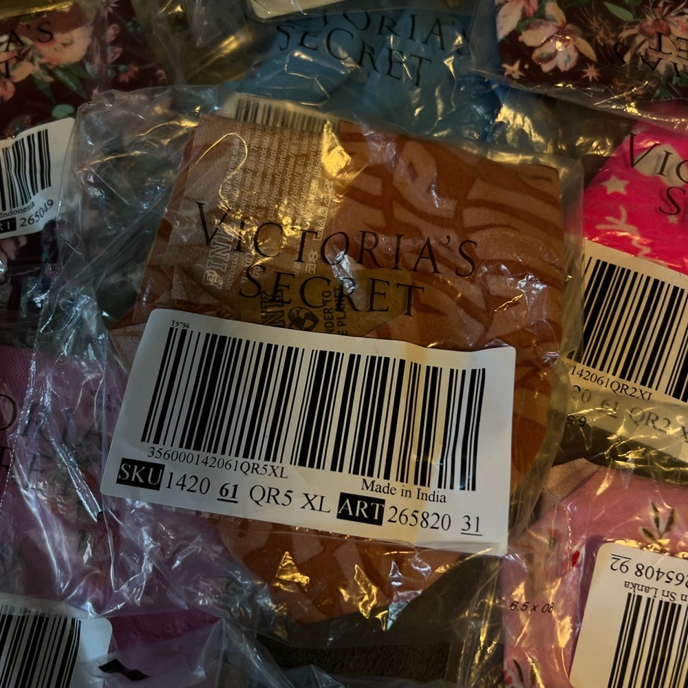 Victoria's Secret 20 pair XL Set - Picture 8 of 8